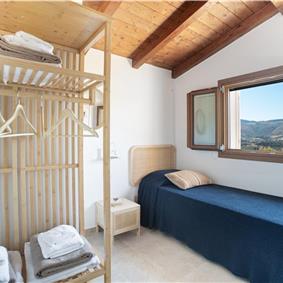 3 bedroom villa with pool near Castellamarre del Golfo, sleeps 5